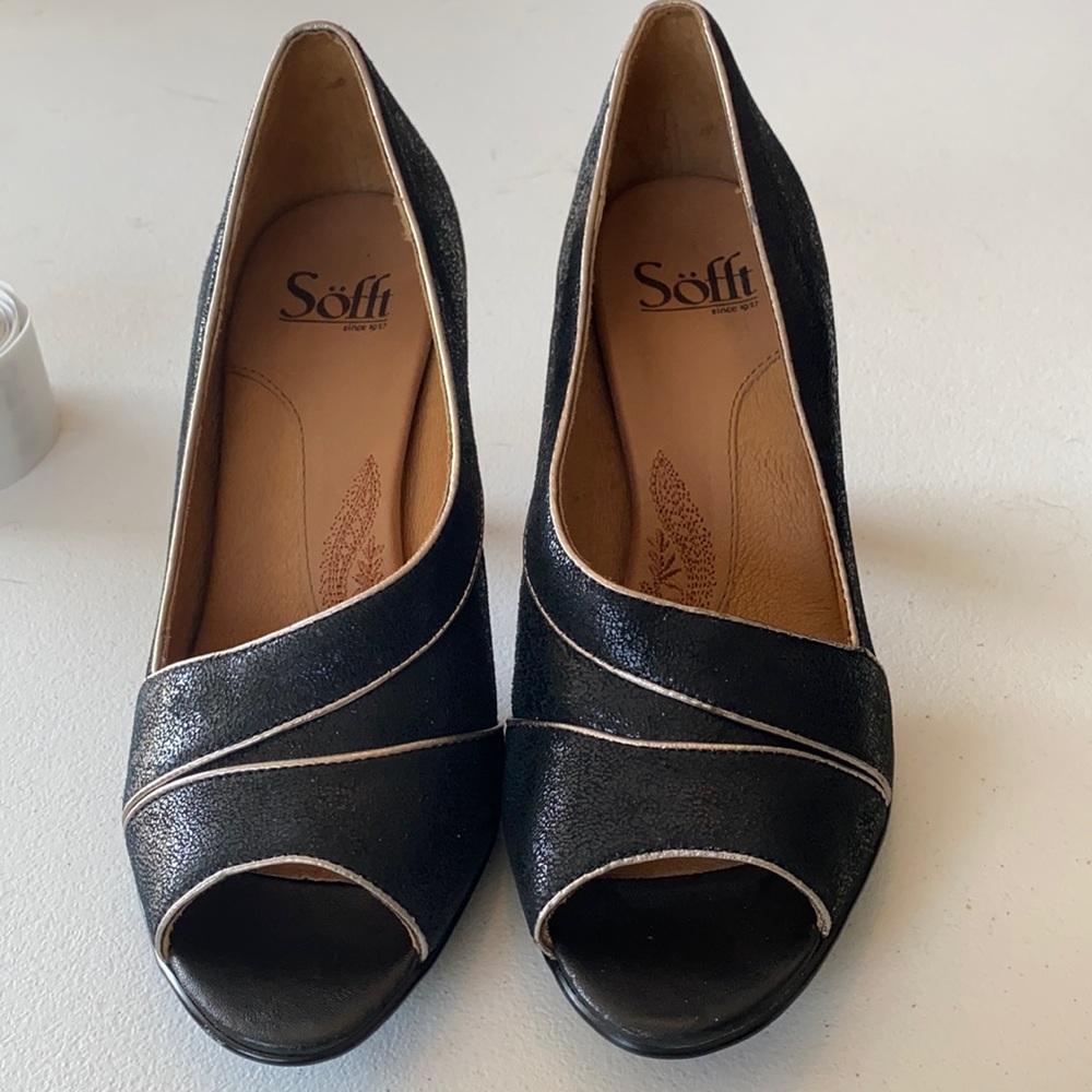 Sofft Heels size 7 black and gold